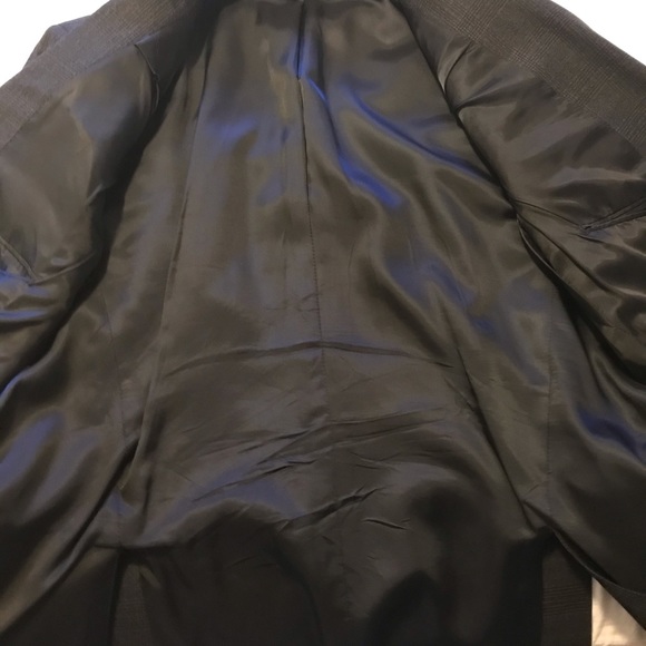 44 regular navy plaid sports coat. - Picture 5 of 8